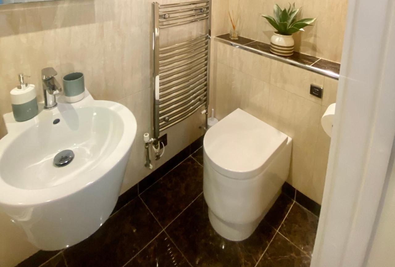 Apartmán Stunning 2-Bed-2Bath Apt In Whitby With Parking Exteriér fotografie