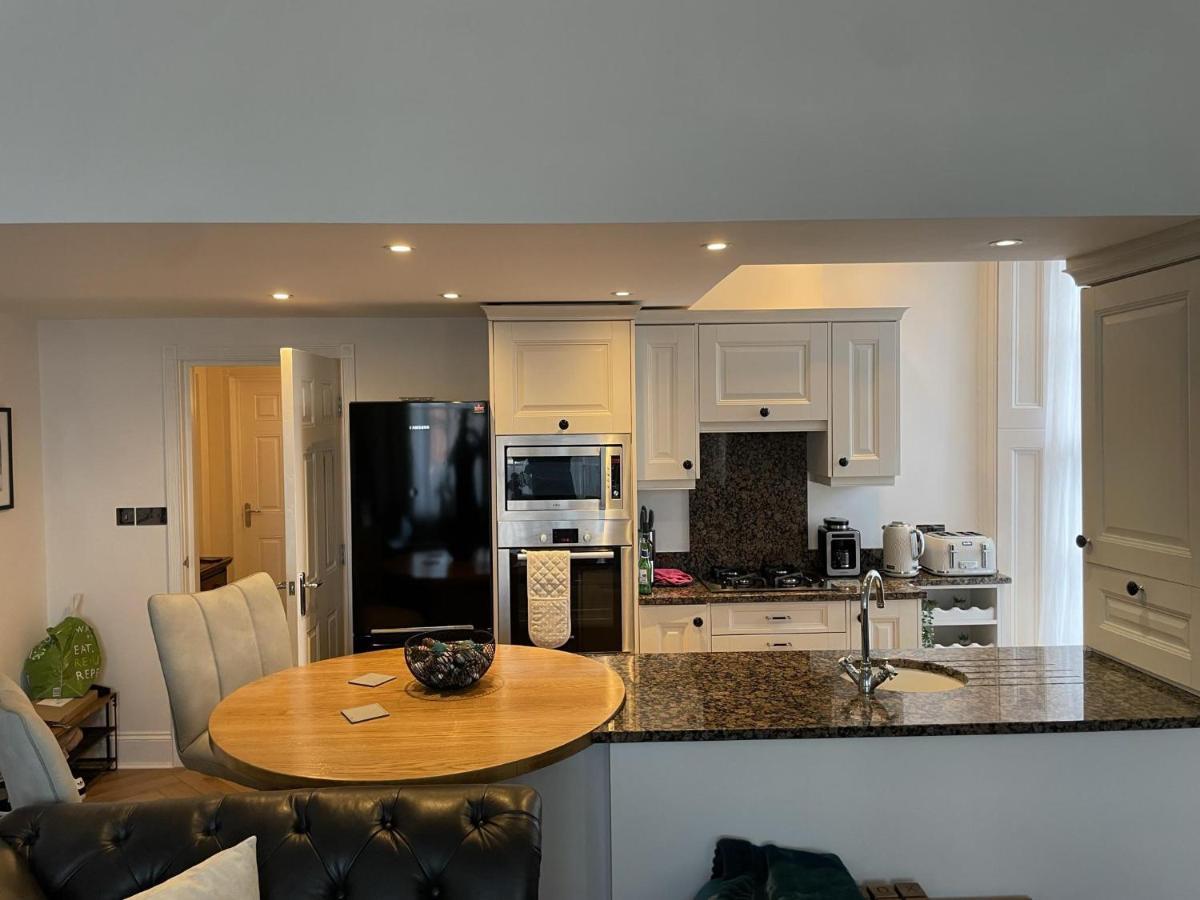 Apartmán Stunning 2-Bed-2Bath Apt In Whitby With Parking Exteriér fotografie