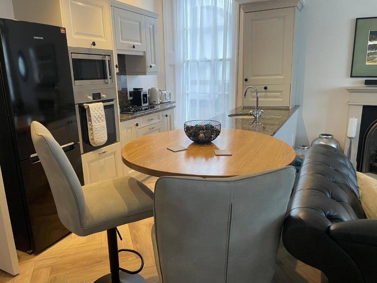 Apartmán Stunning 2-Bed-2Bath Apt In Whitby With Parking Exteriér fotografie